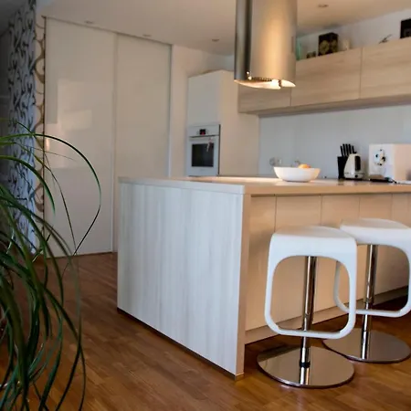 Luxusny 3izbovy Apartman * 브라티슬라바
